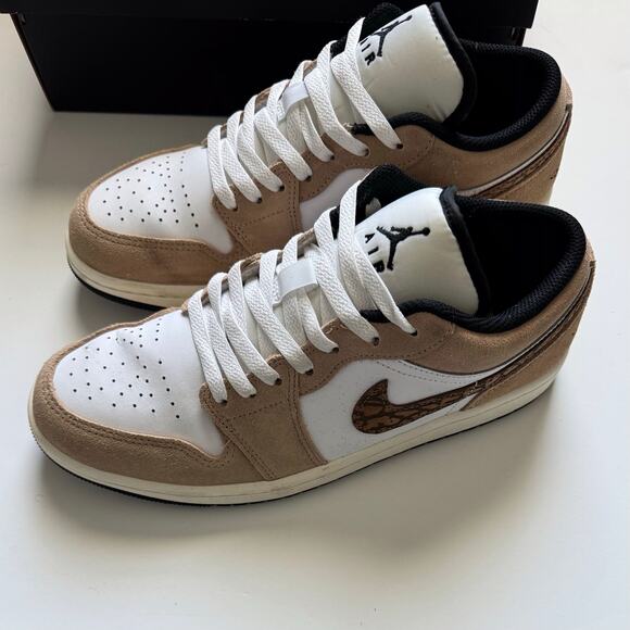 AIR JORDAN 1 LOW SE Size US Men 8/ Women 9.5 - Picture 1 of 9